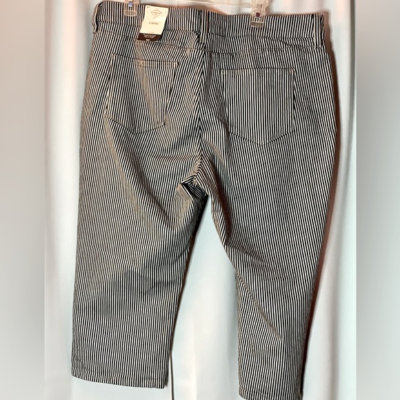 Capris BNWT Striped size 16P St Johns Bay Black and Grey plus size New slender - Picture 6 of 6